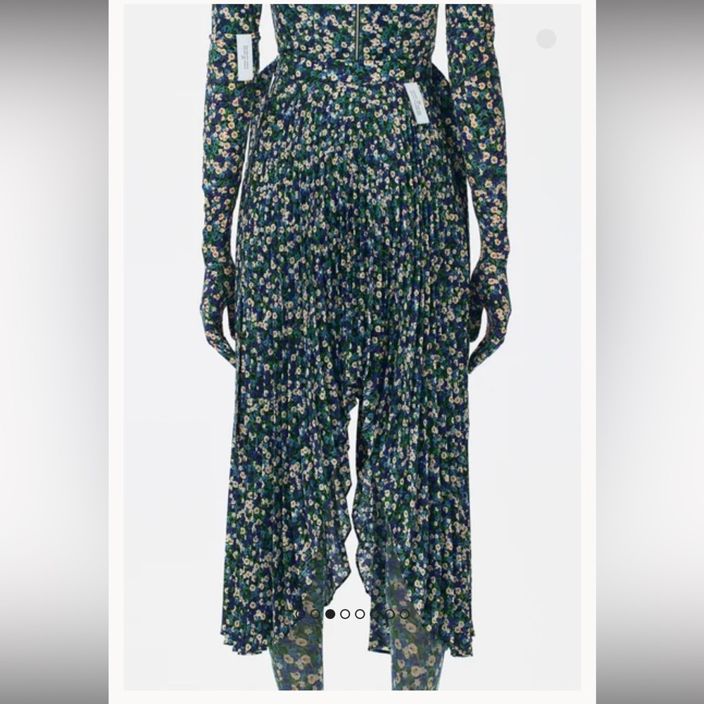 rokh. Ankle-length, pleated skirt